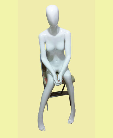 DAMA SENTADA